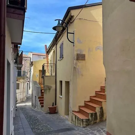 Casa Per Vacanze In Centro Storico Medievale A Calopezzati