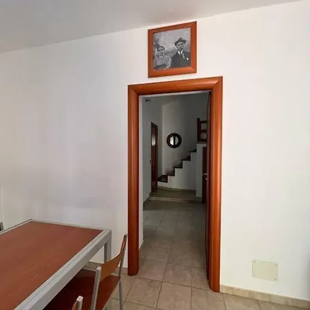 Casa Per Vacanze In Centro Storico Medievale A Calopezzati